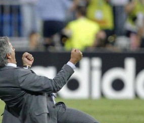 穆里尼奥批评维尼修斯庆祝动作,质疑其不如传奇球星却忽视自己历史挑衅,言行不一引发舆论质疑