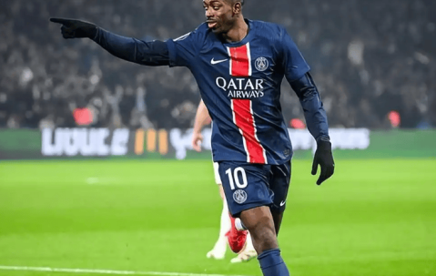 才拿金球要加薪！法甲头牌翻脸，索要梅西级工资，错把机遇当能力