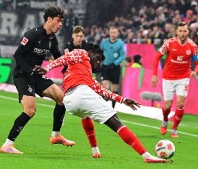 (体育)足球——德甲:美因茨不敌门兴格拉德巴赫