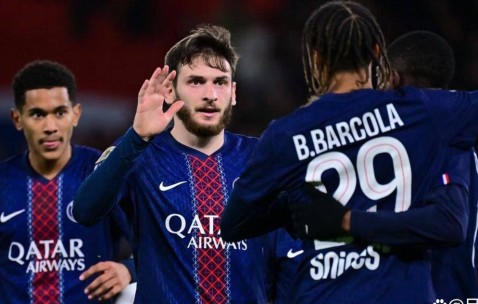 法甲大冷门爆发，黑马朗斯升榜首，强势压制巴黎圣日耳曼争冠局势