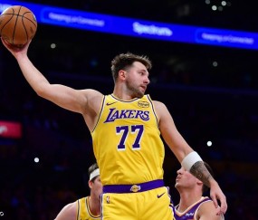 尴尬！东契奇创历史+另类准三双 詹皇纪录惊险延续