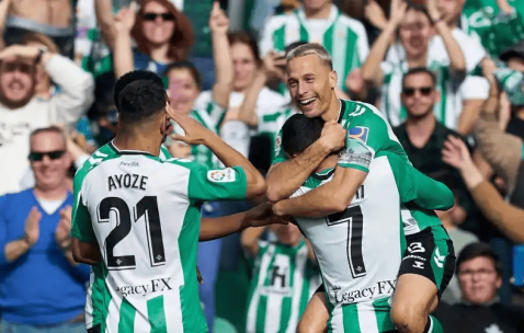 西甲保级生死战：巴伦西亚主场力克埃尔切，保级战意点燃梅斯塔利亚