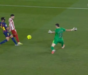 硬碰硬！巴萨3-1马竞 超越皇马领跑西甲