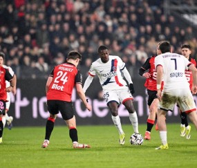 法甲争冠白热化：1-3，巴黎圣日耳曼7连胜终结,多赛一场仅领先2分