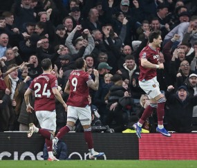 （体育）足球——英超：西汉姆联胜热刺