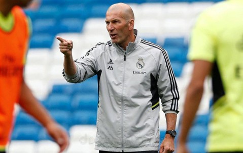 齐达内：皇马传奇教头的逆袭之路从三连败到欧冠三连冠的硬核操作