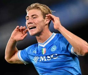 曼联4400万卖霍伊伦德基本谈妥!巨头为转会志得意满,承诺继续买人