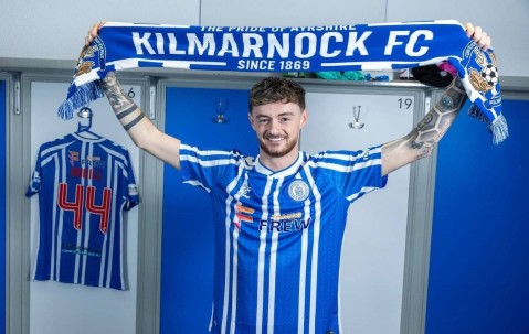 曼联官宣冬窗出售第二人！滕哈格爱将再次出租，其首签或压哨离队