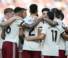 联赛杯狂欢夜!曼城阿森纳切尔西携手晋级,利物浦热刺爆冷被淘汰