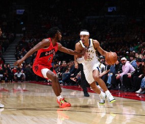 西亚卡姆18分巴恩斯25+14 步行者不敌猛龙4连败