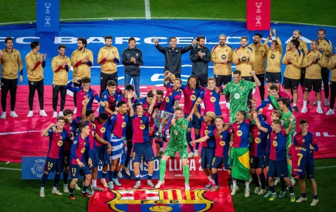 史诗级成就！巴萨2025年37场西甲连续破门轰102球，追平82年前传奇神迹