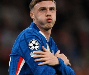 从2-0到2-2！帕尔默传射+错失空门绝杀，伦敦雨夜切尔西主场翻车