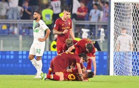 意甲风格碰撞！萨索洛主场阻击罗马，贝拉尔迪VS迪巴拉双核对决引关注