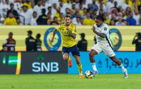 巴萨陷入困境？弗里克责怪伊尼戈离队，防线崩盘背后真相几何？