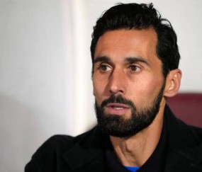 冬窗无动作,佛爷节省开支惹争议,阿韦洛亚受压,夏窗换帅成转折点