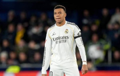 2-0！姆巴佩双响助皇马强势登顶，20场轰21球超越巴萨称霸西甲