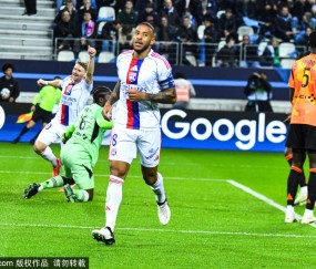 拜仁与巴黎欧冠强强对话:罗贝里、小猪出镜,伊布、小罗再度回归赛场