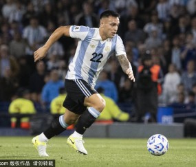 朗斯逆袭法甲:托万双响引领球队自2004年以来首次登顶积分榜!