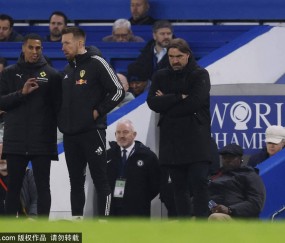 韦恩·鲁尼怒斥对切尔西教练罗森尼奥的批评：荒谬！