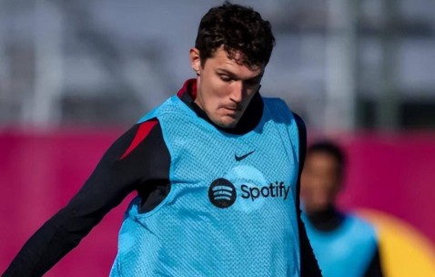 10球3助攻强势表现！巴萨锁定曼城失意多面手后卫，克里斯滕森绝佳接班人