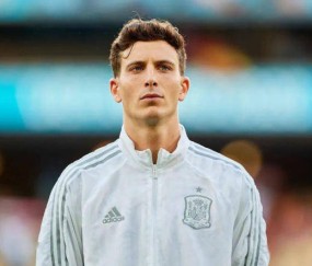 防线补强锁定目标!巴萨紧盯维拉后卫保·托雷斯,球员愿听报价盼重返西甲