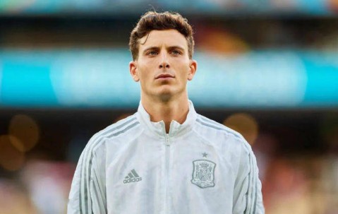 防线补强锁定目标！巴萨紧盯维拉后卫保·托雷斯，球员愿听报价盼重返西甲