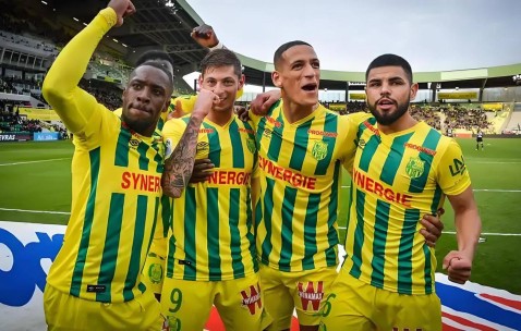 法甲保级关键战：昂热VS南特——韧性对决的平局预判