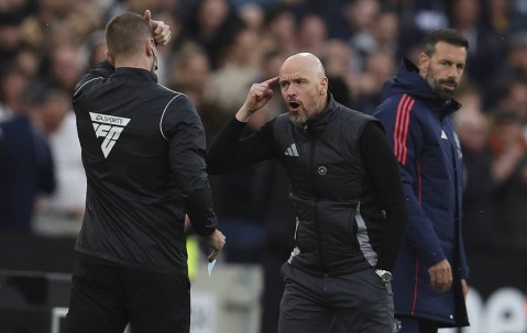 曼联怪圈：一种当代的“表演主义”与后现代“输学”