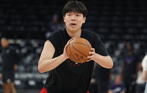 杨瀚森处境正在变好吗？对比同级菜鸟答案很残忍