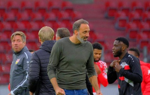 西甲版图迎新变局！48岁德甲旧帅马塔拉佐入主皇家社会，多线突围寄望新帅魔力