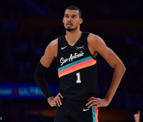 文班亚马40+12提前下班 马刺横扫残阵湖人