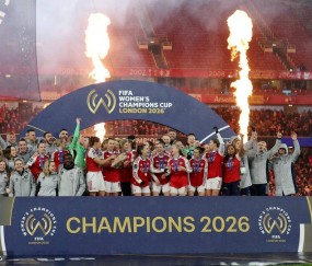 阿森纳女足问鼎首届女足冠军杯！