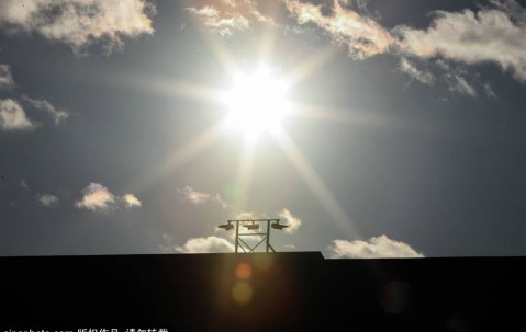 曼联任意球战术：费尔南德斯与芒特的默契配合