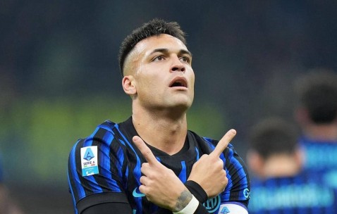 国际米兰4-0大胜科莫，豪取三连胜跃居意甲榜首