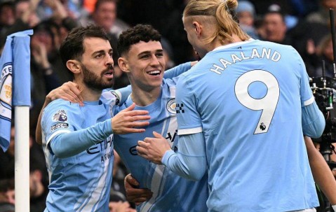 福登闪击破纪录+补时绝杀，铁卫送点恩梅查手刃旧主，曼城3-2鱼腩