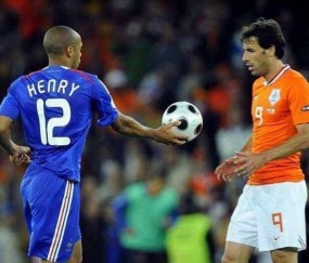 先跟C罗水火不容,后与大罗关系微妙,欧冠金靴受困于人际关系