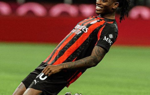 莱奥一剑封喉，AC米兰1-0复仇拉齐奥，登顶意甲积分榜坐山观虎斗