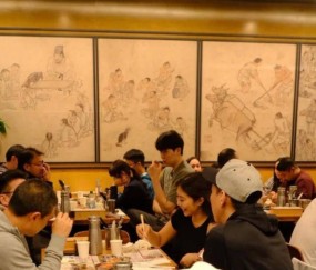 队记谈杨瀚森吃夜宵:科比赛后也和队友外出吃饭