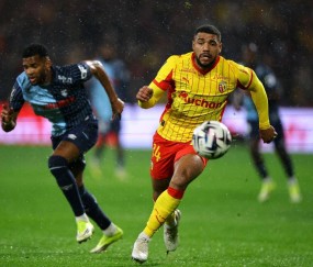 1-0,法甲争冠热门避免2连败,反超巴黎圣日耳曼队升至榜首