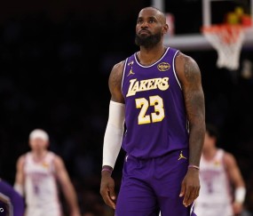 历史终结！詹姆斯缺战马刺无缘评奖 连续21年纪录告终