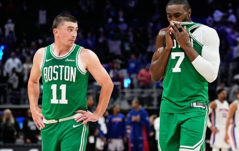 普理查德21+10杜伦24+17 凯尔特人不敌活塞三连败