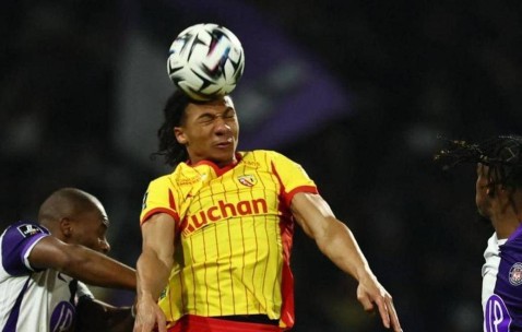 逆袭大黑马出炉：获得8连胜，碾压大巴黎，排名法甲稳居第一