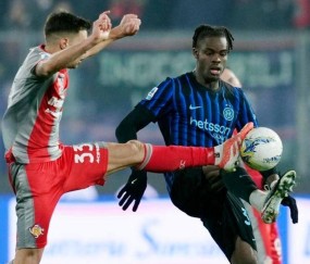 意甲巅峰绞杀!国米3分领跑暗藏致命软肋,米兰单线作战藏逆袭杀招,9轮生死战谁能笑到最后?