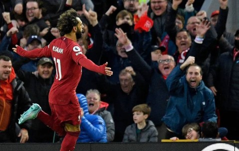 2008与2025奖项对照榜：C罗独揽桂冠，姆巴佩与萨拉赫各领风骚？