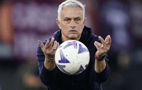 半程落后榜首10分！曝62岁穆帅将连续3年被解雇 阿莫林或取而代之