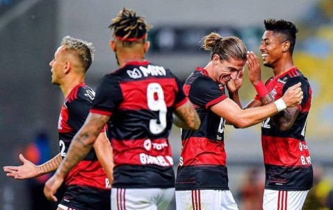 巴黎圣曼对阵弗拉门戈，争夺欧冠决赛席位，双方核心伤病与战术差异加剧悬念。