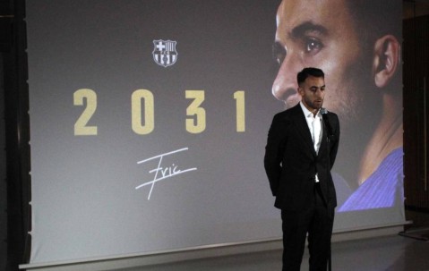 曝巴萨相中曼联弃将！15轮狂轰11球领跑法甲射手榜，格林伍德能否重返巅峰？