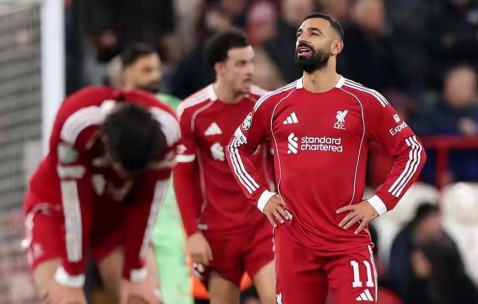 欧冠小组赛第五轮利物浦主场1-4惨败埃因霍温，迎来三连败困境