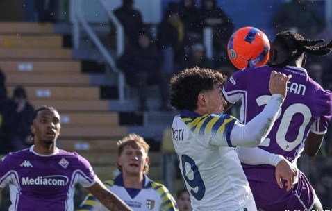 意甲垫底佛罗伦萨再遭重挫：17轮仅获一胜，24亿欧豪阵依旧遭遇滑铁卢