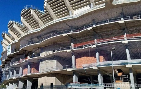 西甲 | 停摆16年终破局：瓦伦西亚新主场复工一周年，主席承诺2027年交付